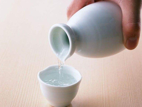 行業(yè)分化明顯 高端酒延續(xù)高增態(tài)勢(shì)